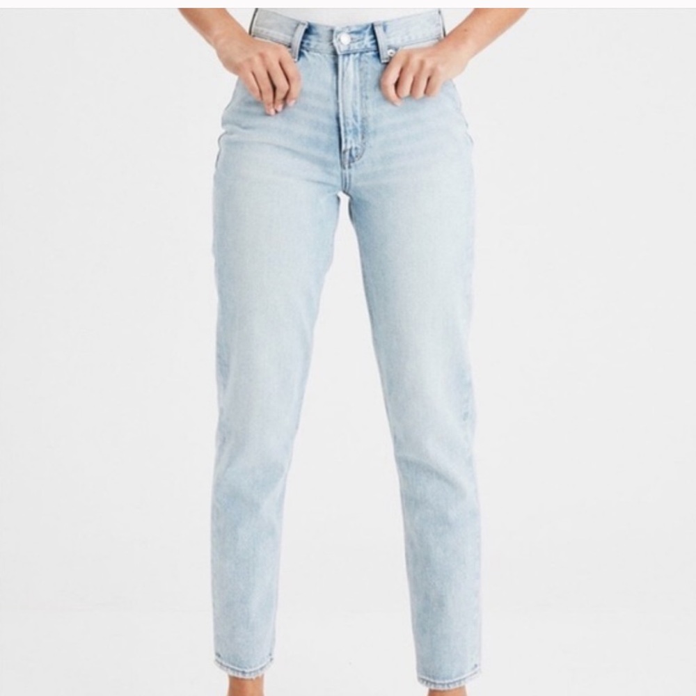 NWT American Eagle High Rise Mom Jean, Size 12, Light Vintage Wash